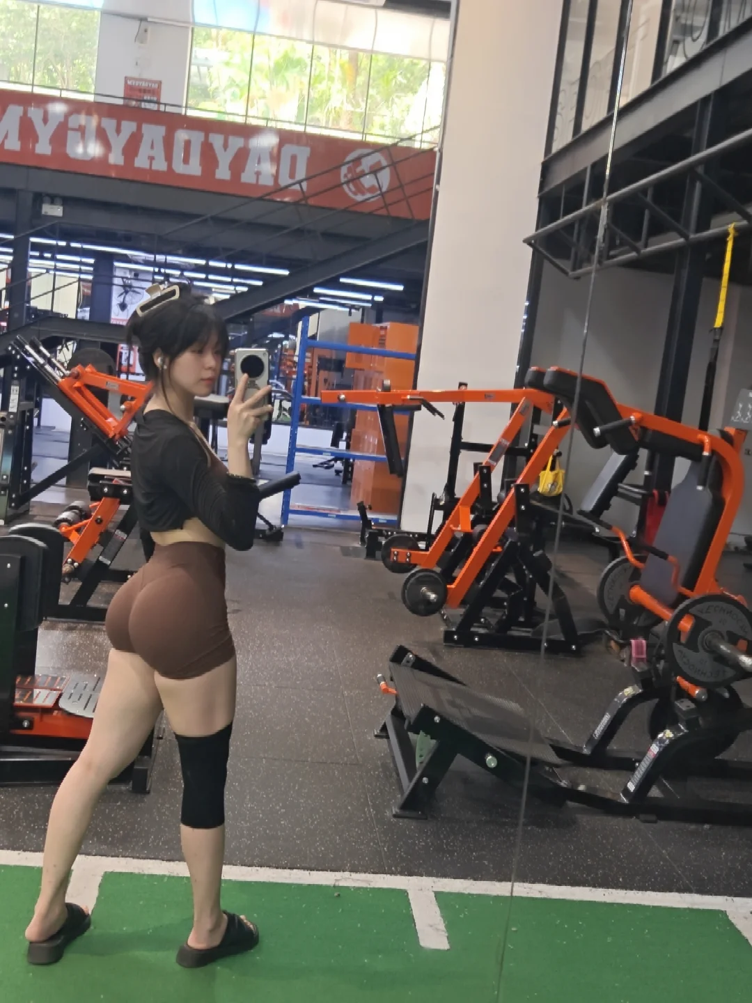 喜欢粗腿的你有福了