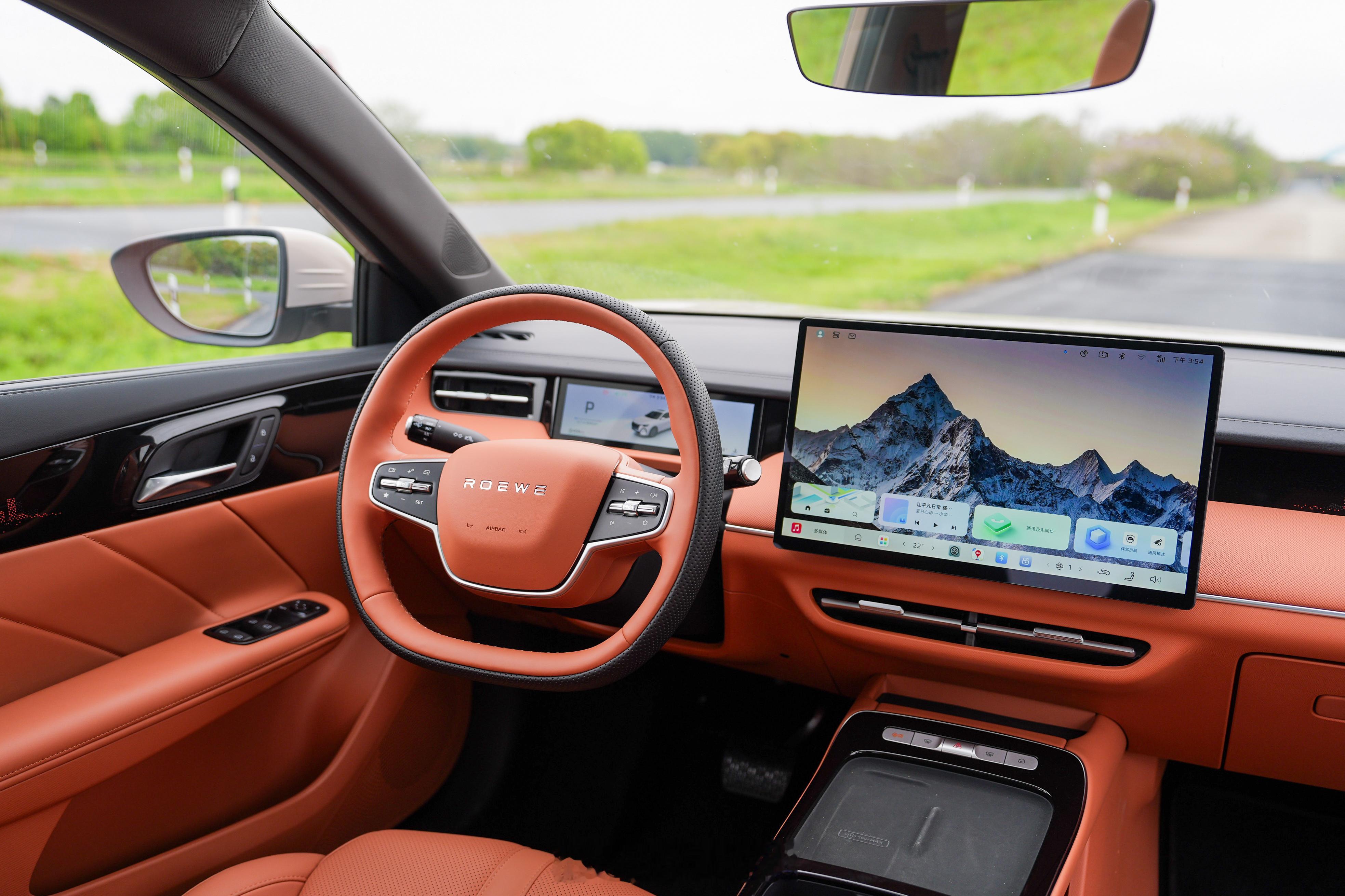 荣威i6预售价6.59万-7.59万轴距2755，车长4767，1.5L自然吸气