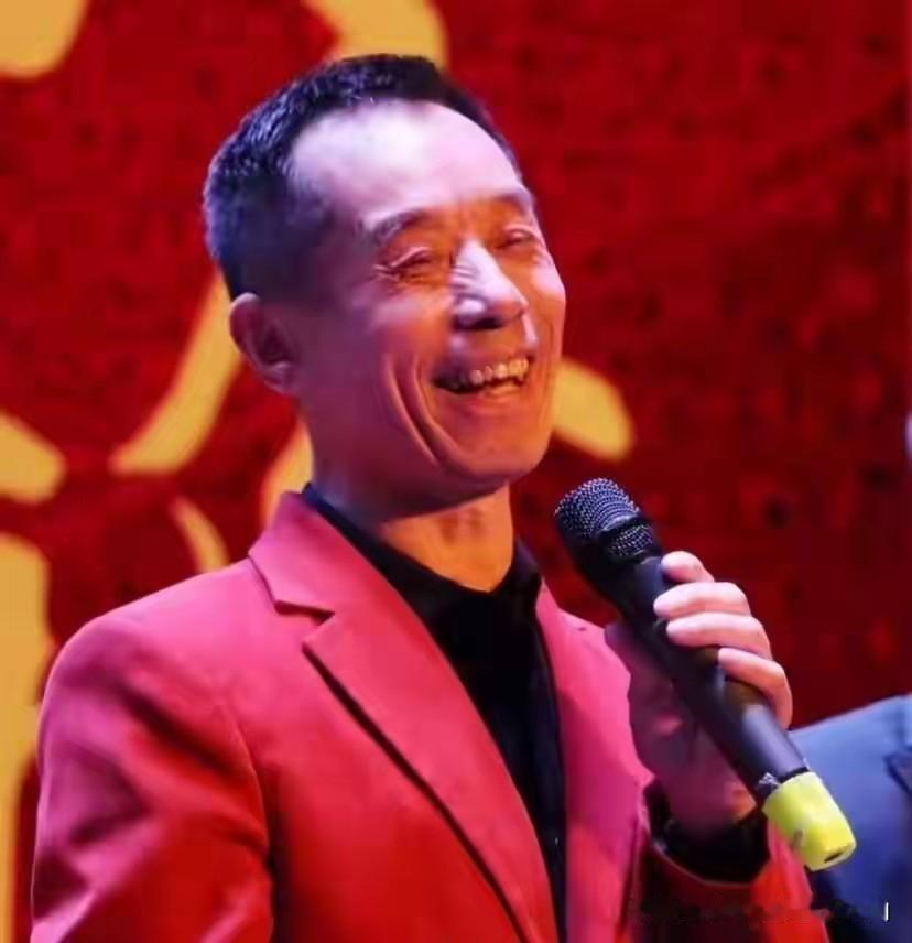 姜昆亲师弟常佩业离世翻出陈年争论，暗指郭德纲只演老段子真算逃避创作责任？一