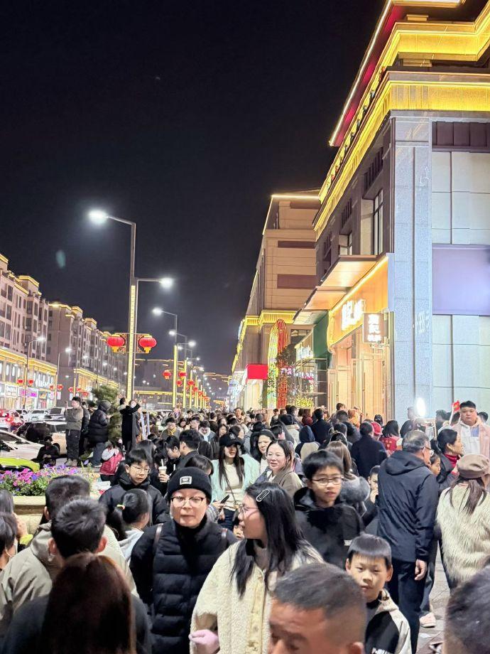 安徽广德三件套火出圈，一杯奶茶，把“广德”这座皖南小城硬生生挤进热搜前排。27