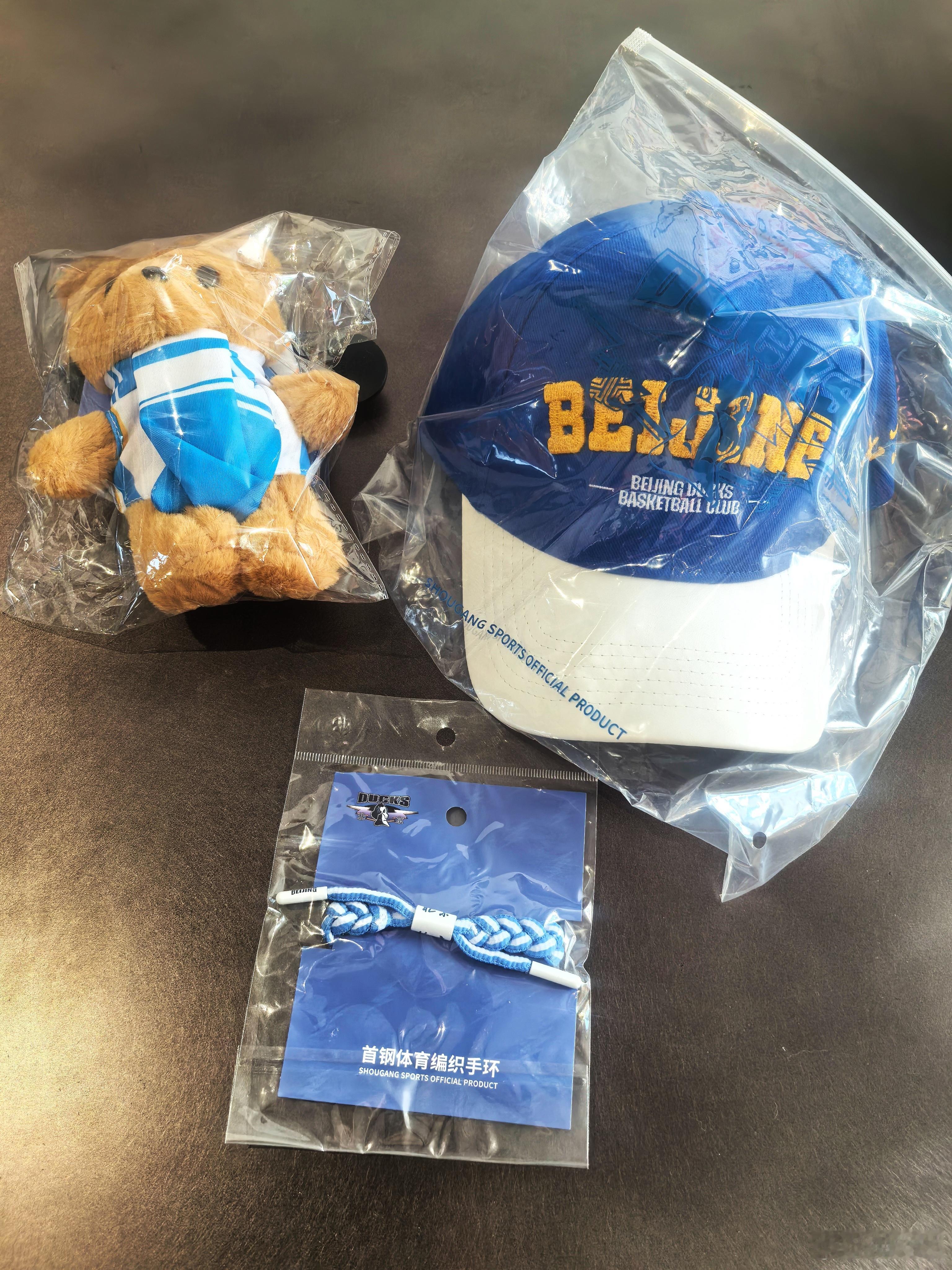 好久不抽奖了！图一是昨天首钢誓师大会的媒体纪念品，给大家抽了吧，为了提高中奖率，