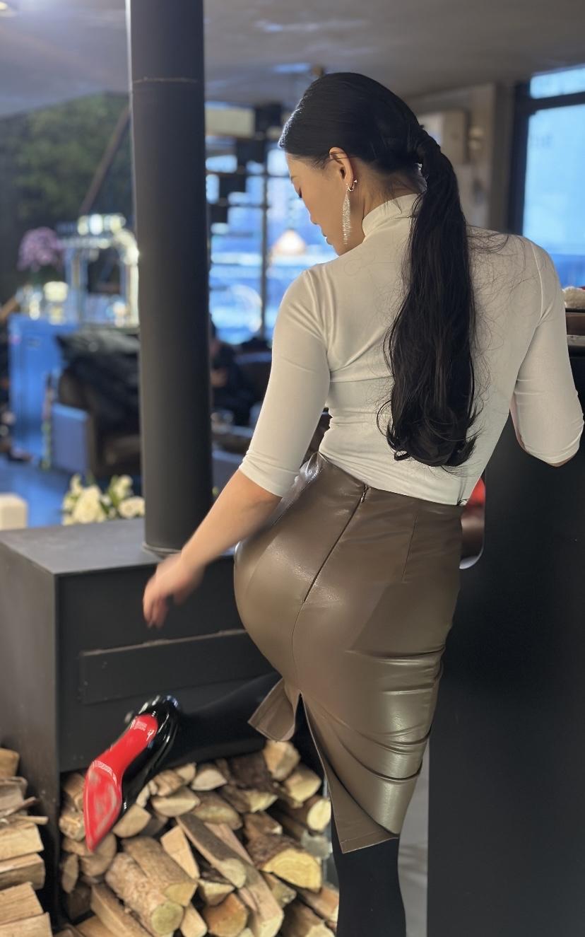 瞬间抓拍[捂脸哭]优雅气质，时尚穿搭，尽显女性魅力！大方优雅穿搭女性时尚穿搭