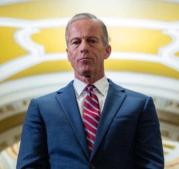 参议员约翰·图恩刚刚宣布，他们原本与民主党人就重启政府达成协议已接近，但现在可能