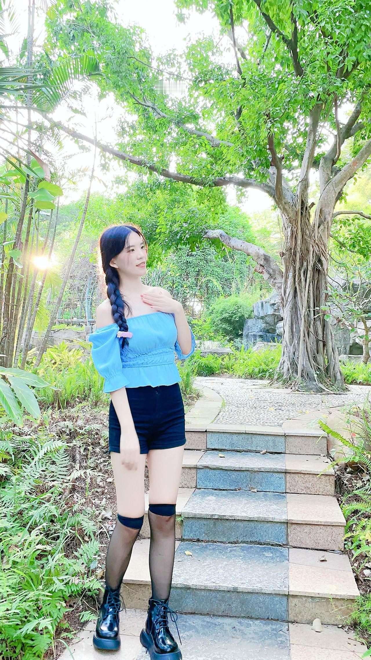 我来人间贩卖蓝天，只为收集美好🥰美女丝袜推荐袜子黑丝