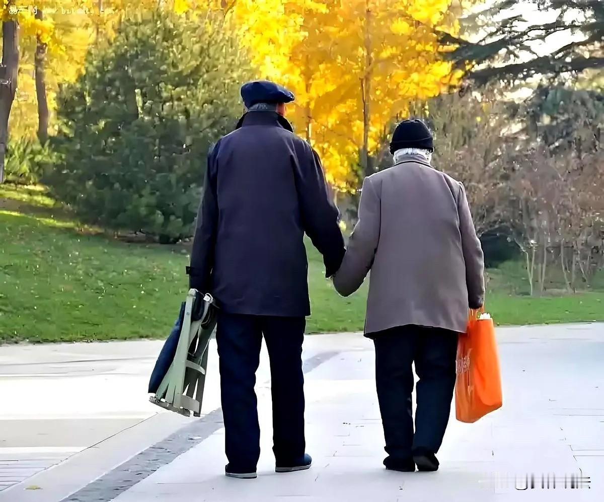 广东广州，老两口卖掉老房、掏空积蓄为给儿子、儿媳买了一套房子，并与儿子、儿媳住在