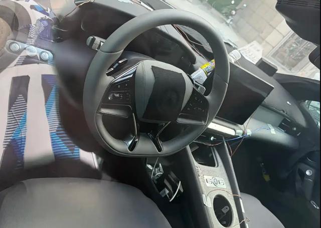 这是腾势Z软顶敞篷版本的内饰？比亚迪你不要这样​​​