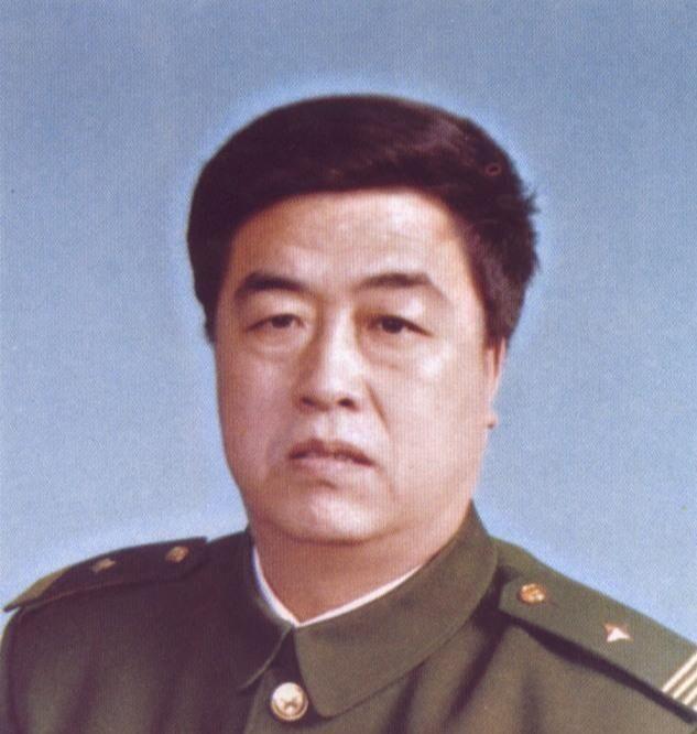 九十年代混过石家庄的老辈人，提起“穆培文”三个字，大多会接一句“那是个狠角色”。
