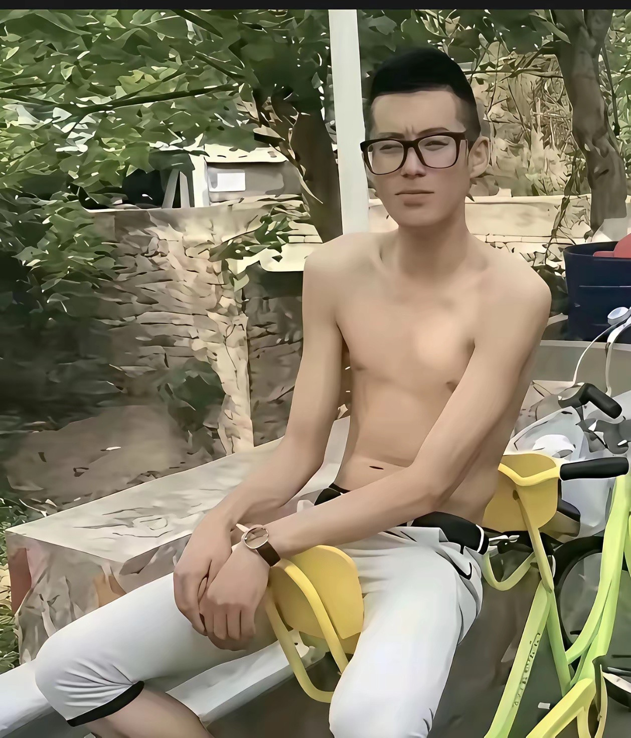 王鹤棣早期照片被扒，真是个精神小伙