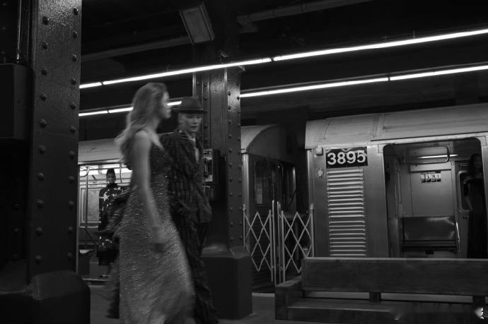 什么是3895王一博17张照片连起来刚好是一段故事线王一博拍了17张3895王