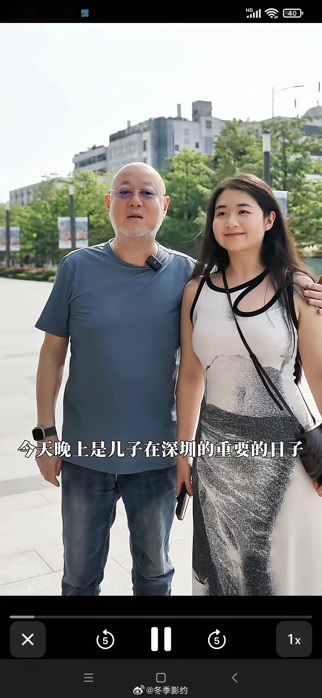 霍尊的妹妹叫霍苗，今年约22岁，是歌手火风与第二任妻子姜华的女儿。与霍尊是