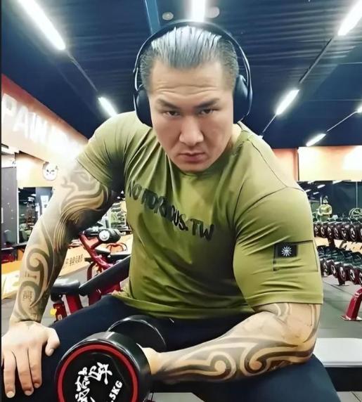 馆长来不了九三阅兵了！馆长这次没能来参加阅兵，确实值得深思。他作为台