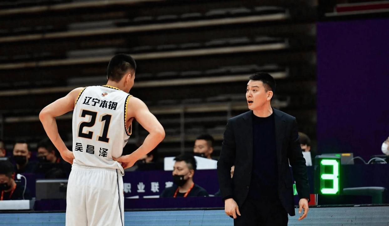 郭士强究竟有何魔力，能让中国男篮在困境中逆风翻盘？在篮球场上，郭士强仿佛拥有神