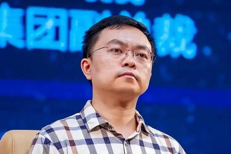 向死而生的＂渐冻＂战士，9月25日晚，蔡磊在社媒发文说他的现状，五体瘫软请大家放