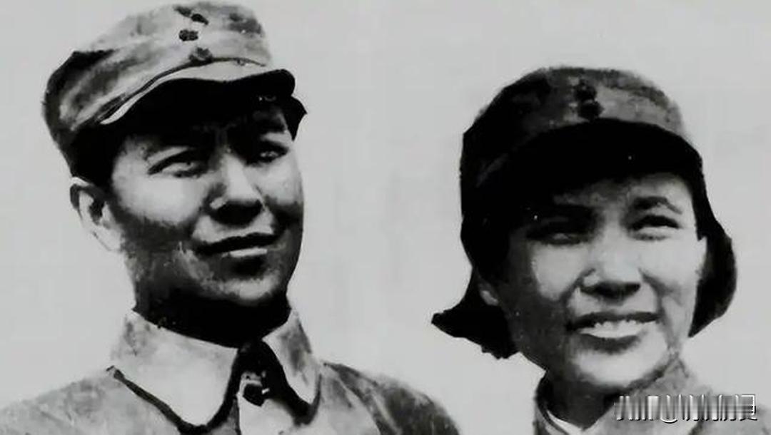 1954年，和丈夫失散25年的女红军伍道清，偶遇回乡探亲的老战友伍云甫，老战友跟