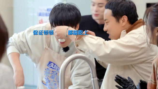 终于知道为啥那么多人都说徐志胜的综艺感快赶超杨迪了看他对吴泽林做的这1个动作