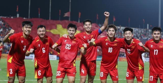 安东尼奥率领的U23国足实在是不看好。现在U23亚洲杯决赛阶段分档情况：第一