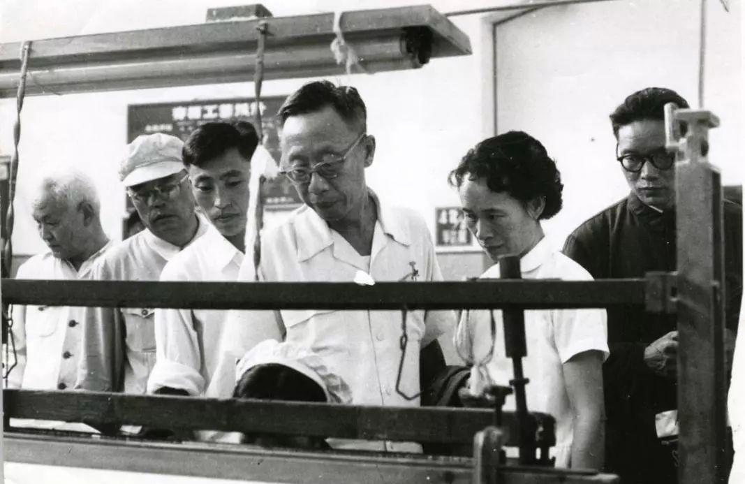 1967年10月17日，溥仪因尿毒症在北京去世。1960年的北京植物园，一个