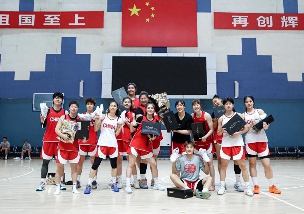 中国女篮热身赛14人名单出炉，李缘离队，杨舒予和王思雨领衔距离9月柏林女篮世界