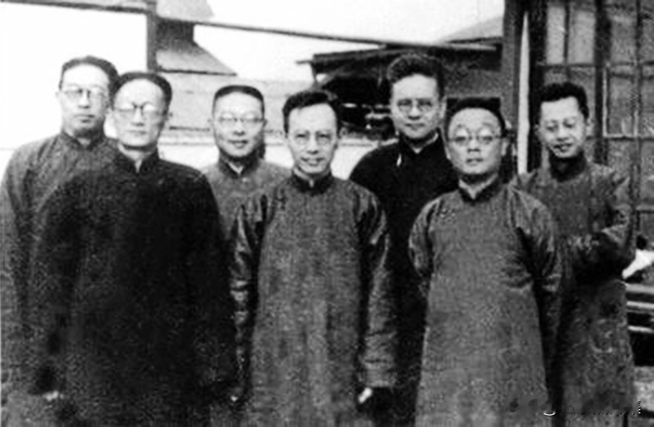 1937年12月14日，​郑天挺等北大教授抵达长沙临时大学后的合影。​左起沈兼士