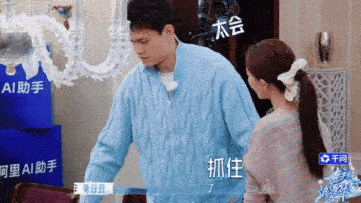 张豆豆夸孙杨给我看齁了看到满满零食和鸡腿瞬间惊叹连连，直白又真诚的夸奖，瞬间让