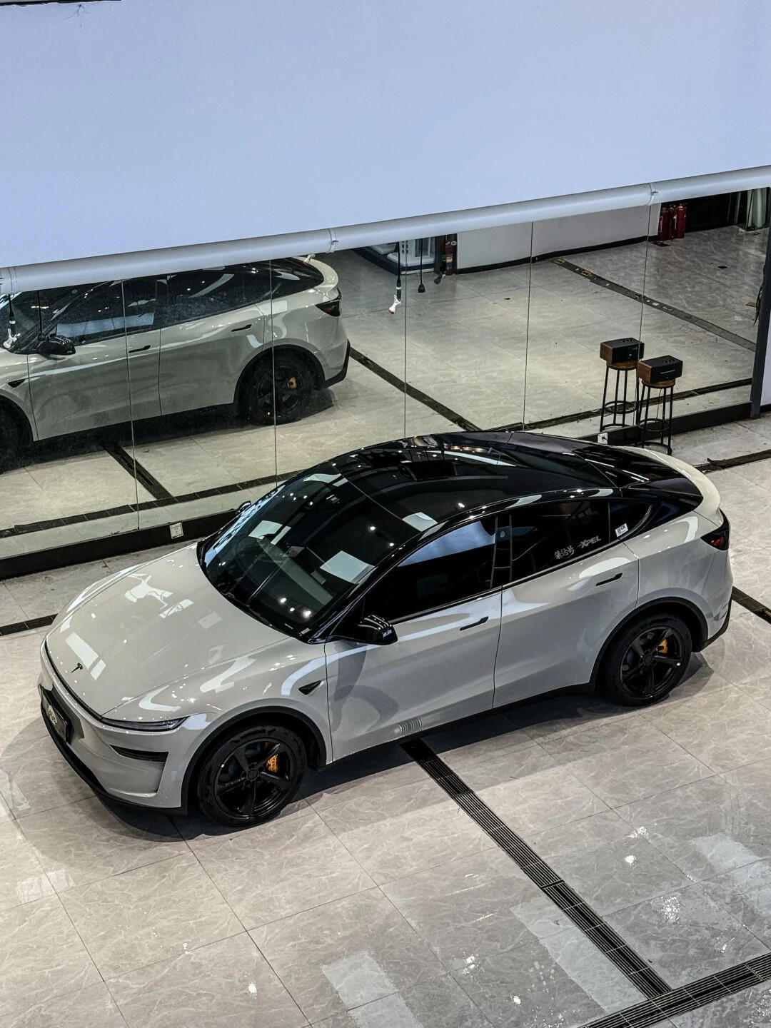 这个高级灰真高级，时尚的不像特斯拉了。特斯拉汽车画报​​​