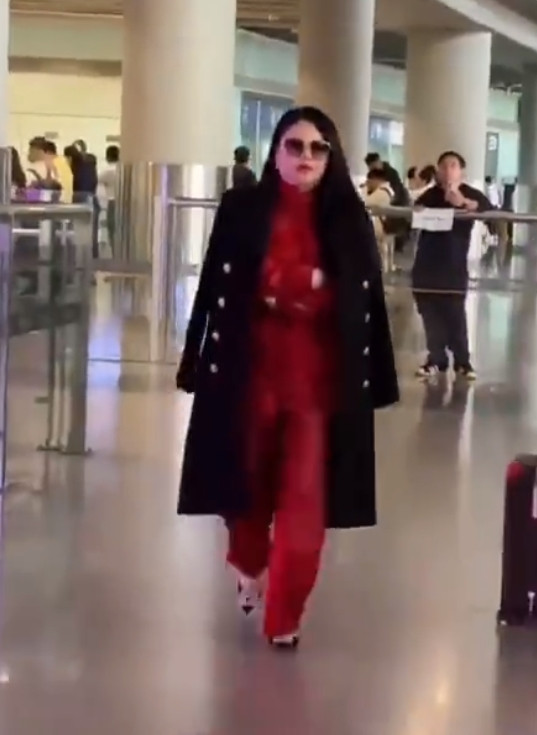 李湘这是什么穿搭？传说中的富婆穿搭吗？