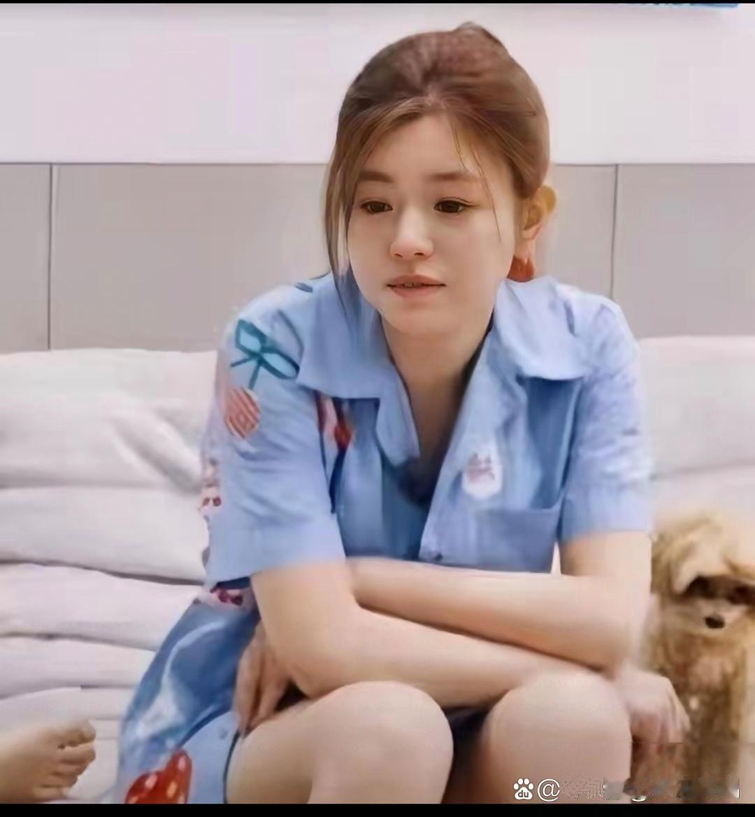 看了陈妍希家里的纸巾盒，突然就懂了陈晓眼里的光是怎么没的。在综艺《我家那闺女》