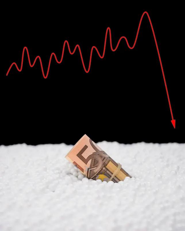 今天朋友说，看到自己重仓的两支股票，他的心都在流血，这两支票，让他从盈利7万多到