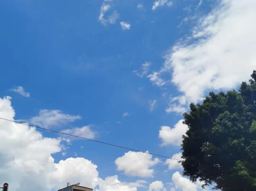 邻居家儿子谈了个女朋友，邻居俩口欢天喜地，一直期盼着儿子结婚的那一天！可没多久，