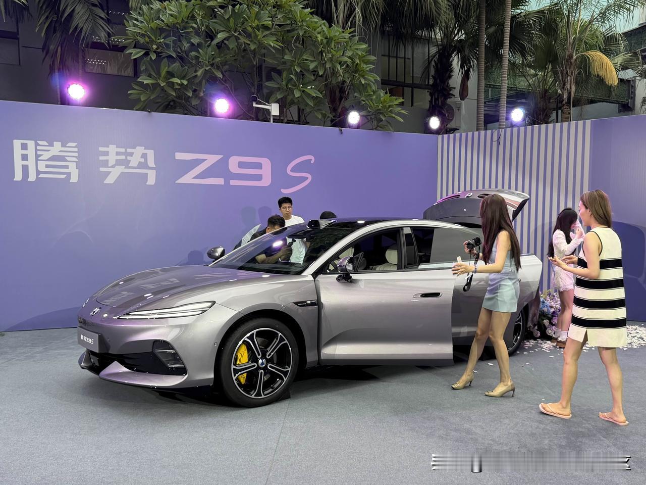 来腾势Z9S预售发布会现场看看实车这外观内饰感觉如何？