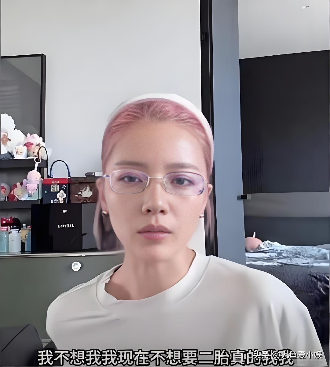 王灿说：“我现在还不想要二胎。因为我好不容易有自己的工作和生活，到时候，二胎生下