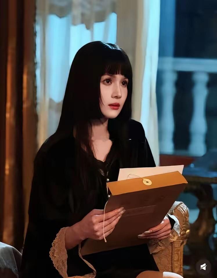 左一为打助理道歉今天凌晨，短剧女主左一回应与助理打架的大瓜。她发了好长的一段文字