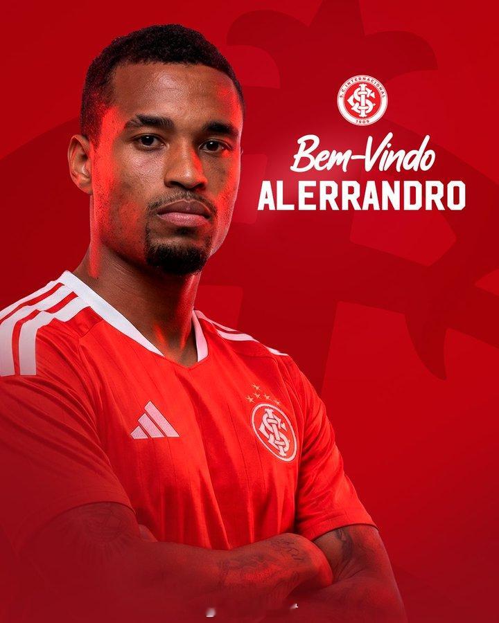 中超联赛就是他，武汉三镇今年搞的核心外援，巴甲单赛季15球的阿莱兰德罗，在中央