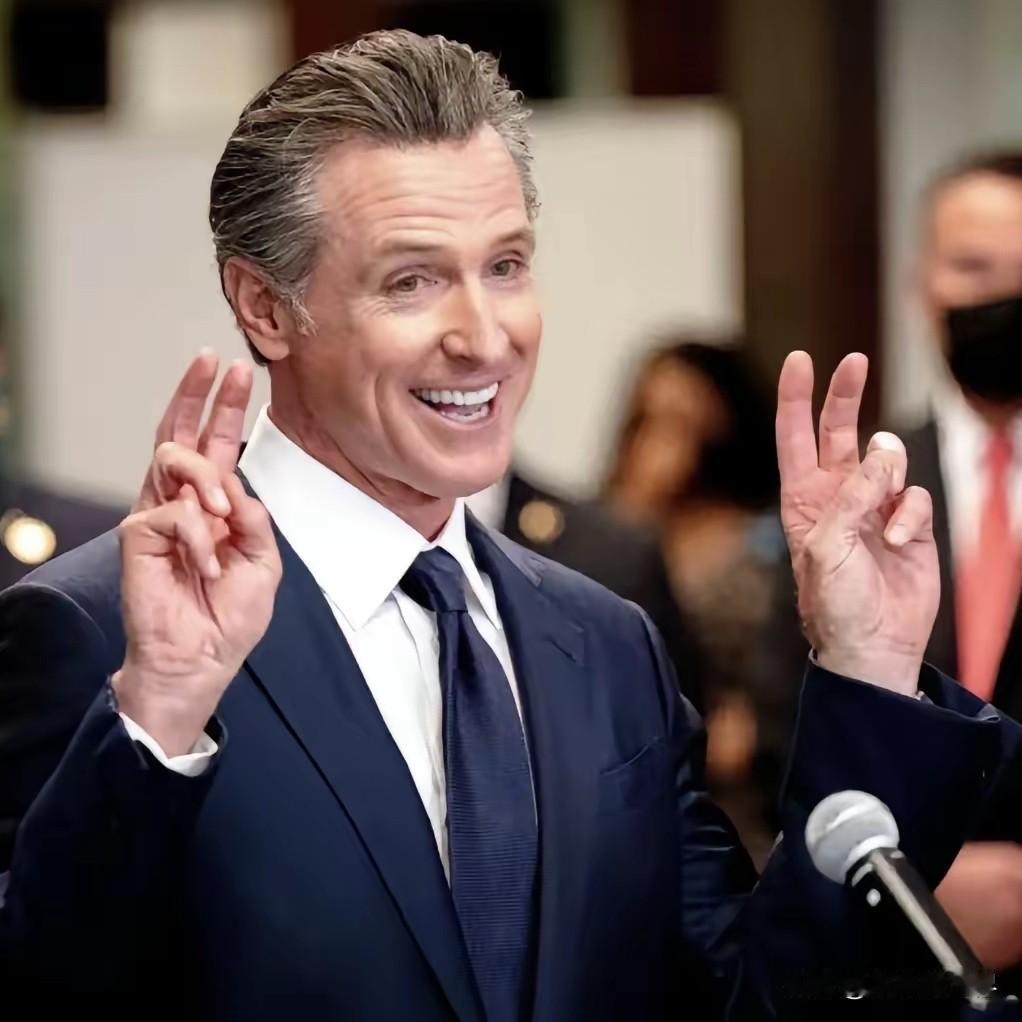 彻底杠上了！特朗普宣布退“群”，加州州长纽森宣布入“群”。1月24日，美国