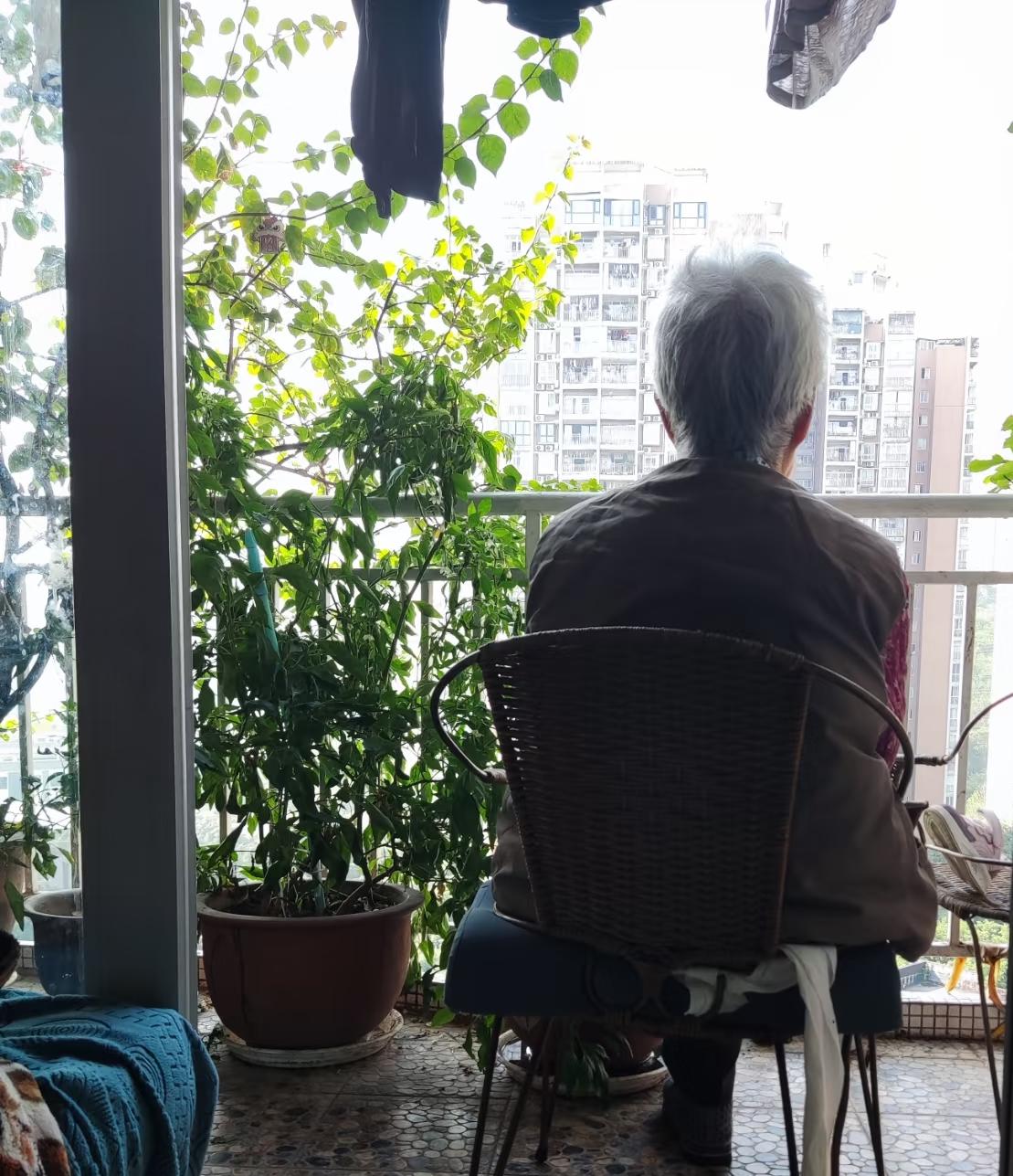 真的被这种“装病老人”逼崩溃了😭我表妹今天见到我直接崩溃大哭，委屈憋了整整