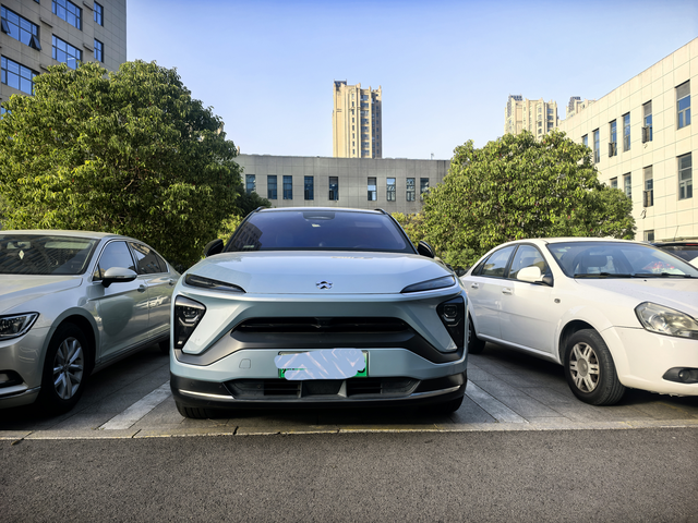 二手蔚来ES6真香当年近50万的高端纯电可换电蔚来ES6，目前只要十万元左右