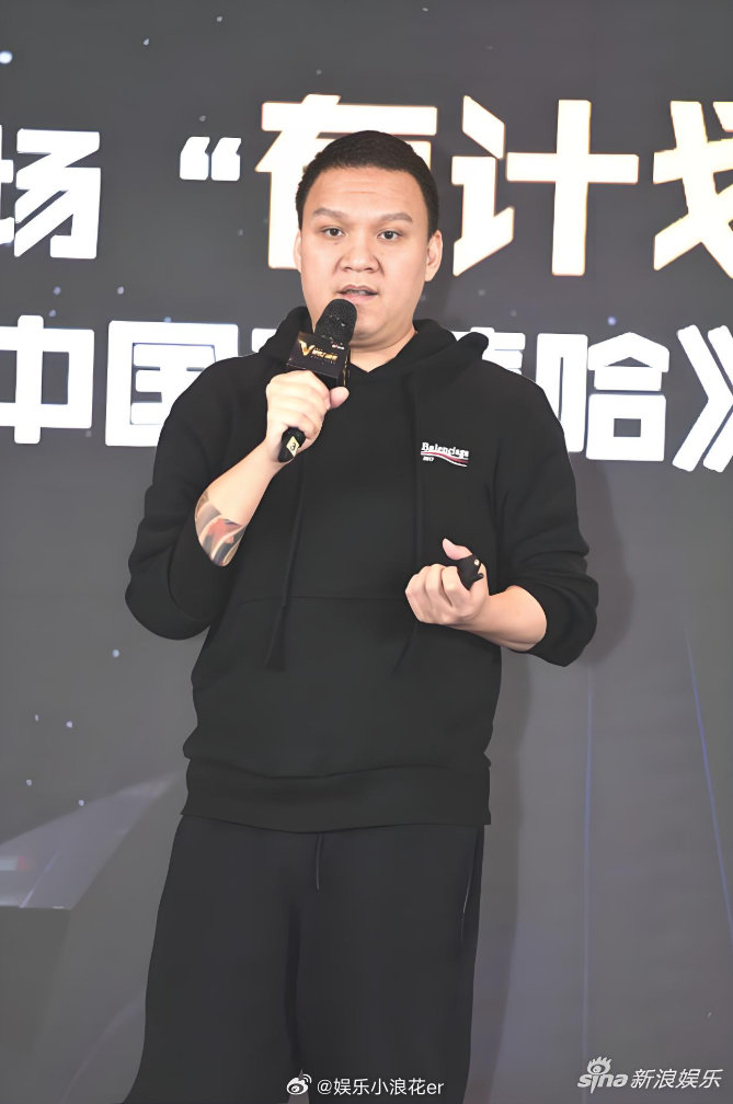 车澈道歉11日，有八卦媒体曝出车澈乃万街头拥抱、车澈街头小便的视频，引发热议。