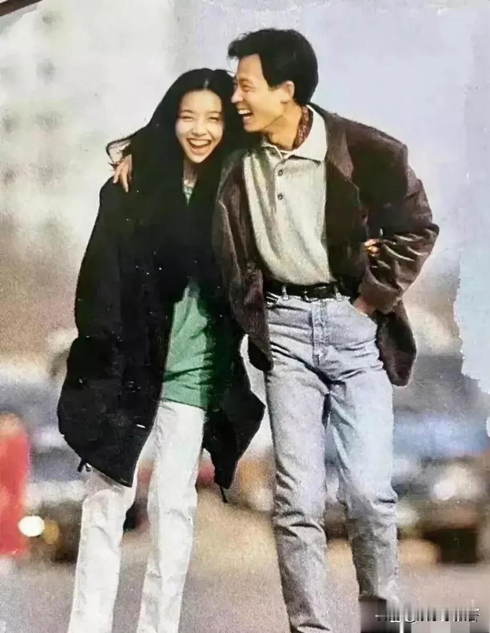 看到江珊王志文，不由感叹：原来每个人的青春只有一次。网友：这可是我当年磕的第一对