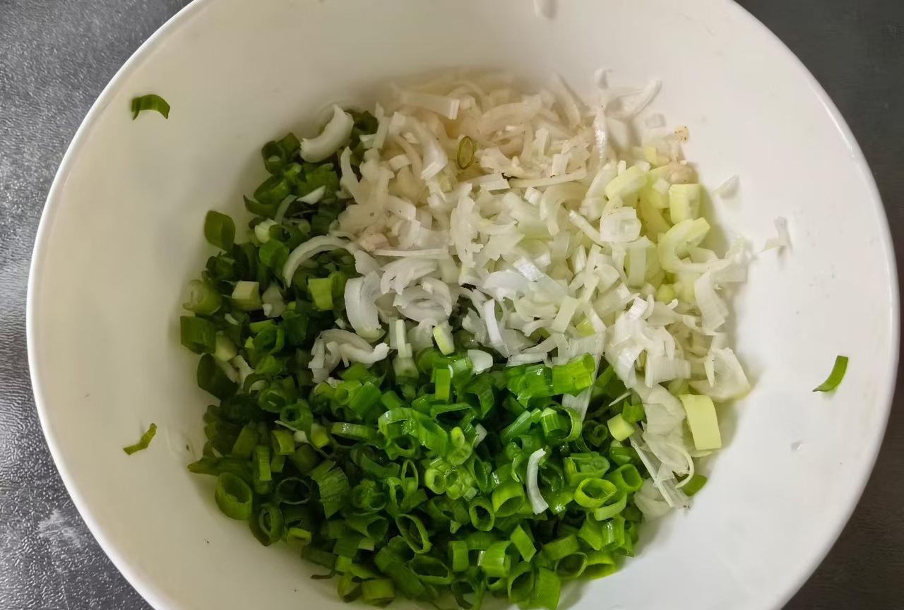 #看看我做的小吃#这周做的心心念念的葱花卷，吃了饭还能吃了个小的[呲牙笑][害羞]