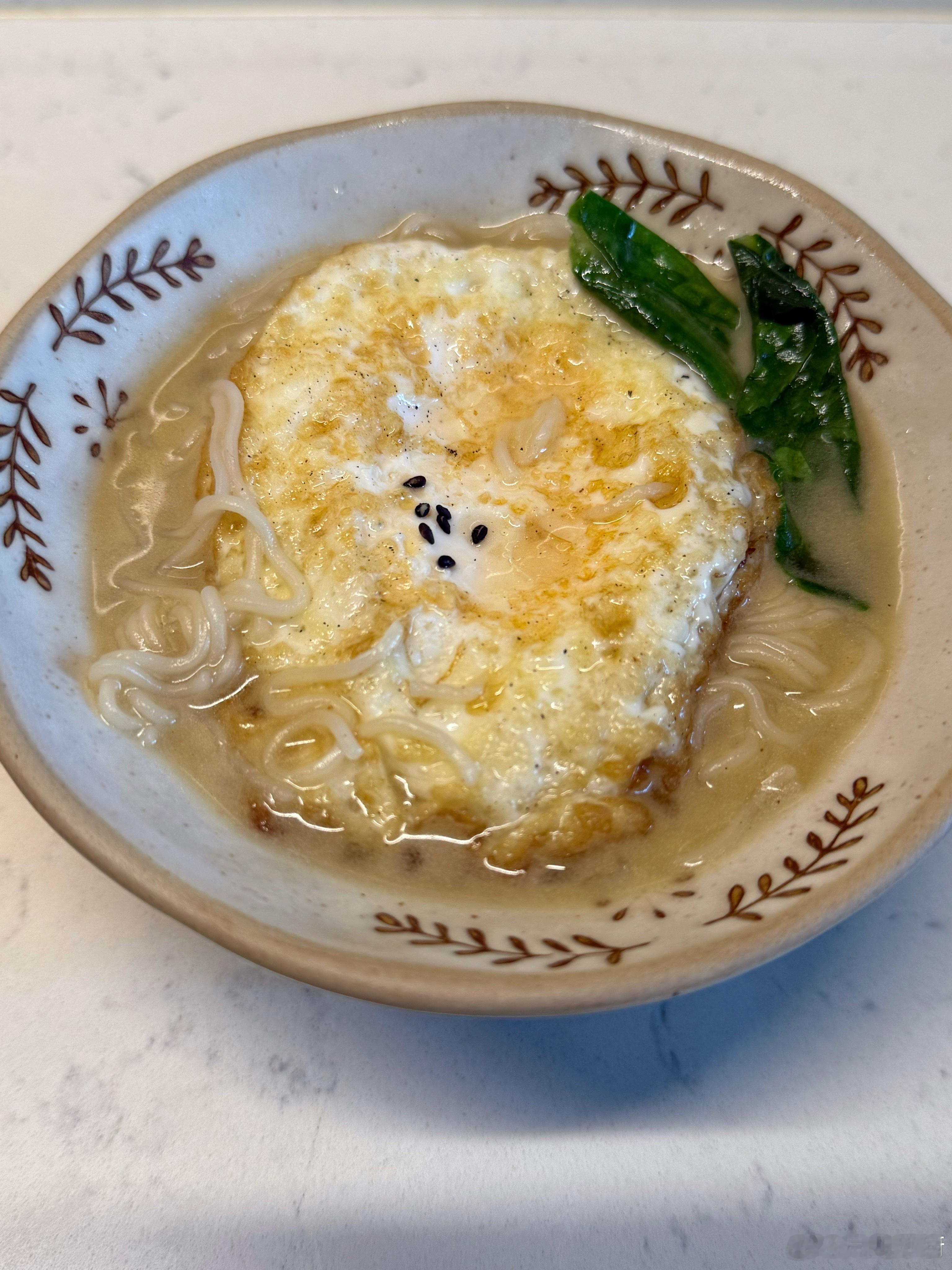 早安～我娃说这是黑暗料理薏米赤小豆渣馒头夹老干妈燕麦糊糊：紫薯燕麦可可粉藕粉他和