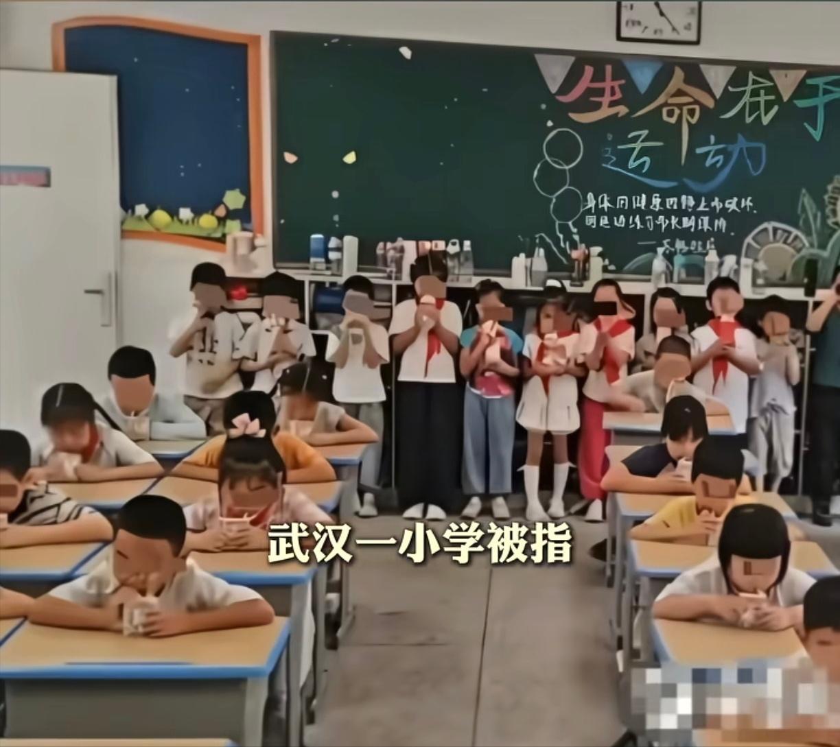 武汉一小学学生不订奶就后排罚站，教育局的最新回应来了，但是并没有打消大家的质疑。