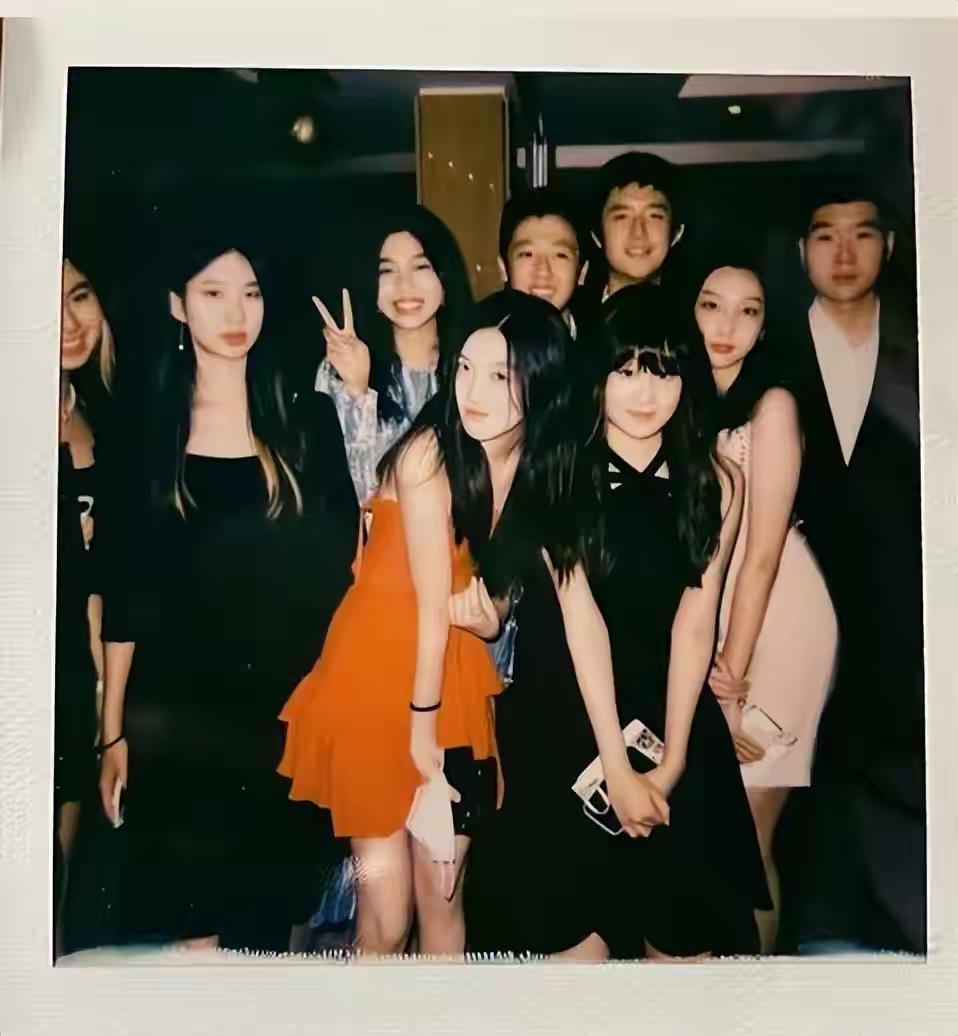 李嫣生活丰富多彩，看得出来她挺享受生活的，这样美美哒的她看不出她曾经是个兔唇女孩