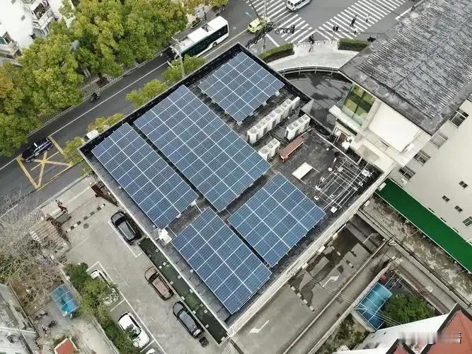 屋顶安光伏是什么套路屋顶装光伏本身是合法项目，但市场上“免费安装、高收益”的