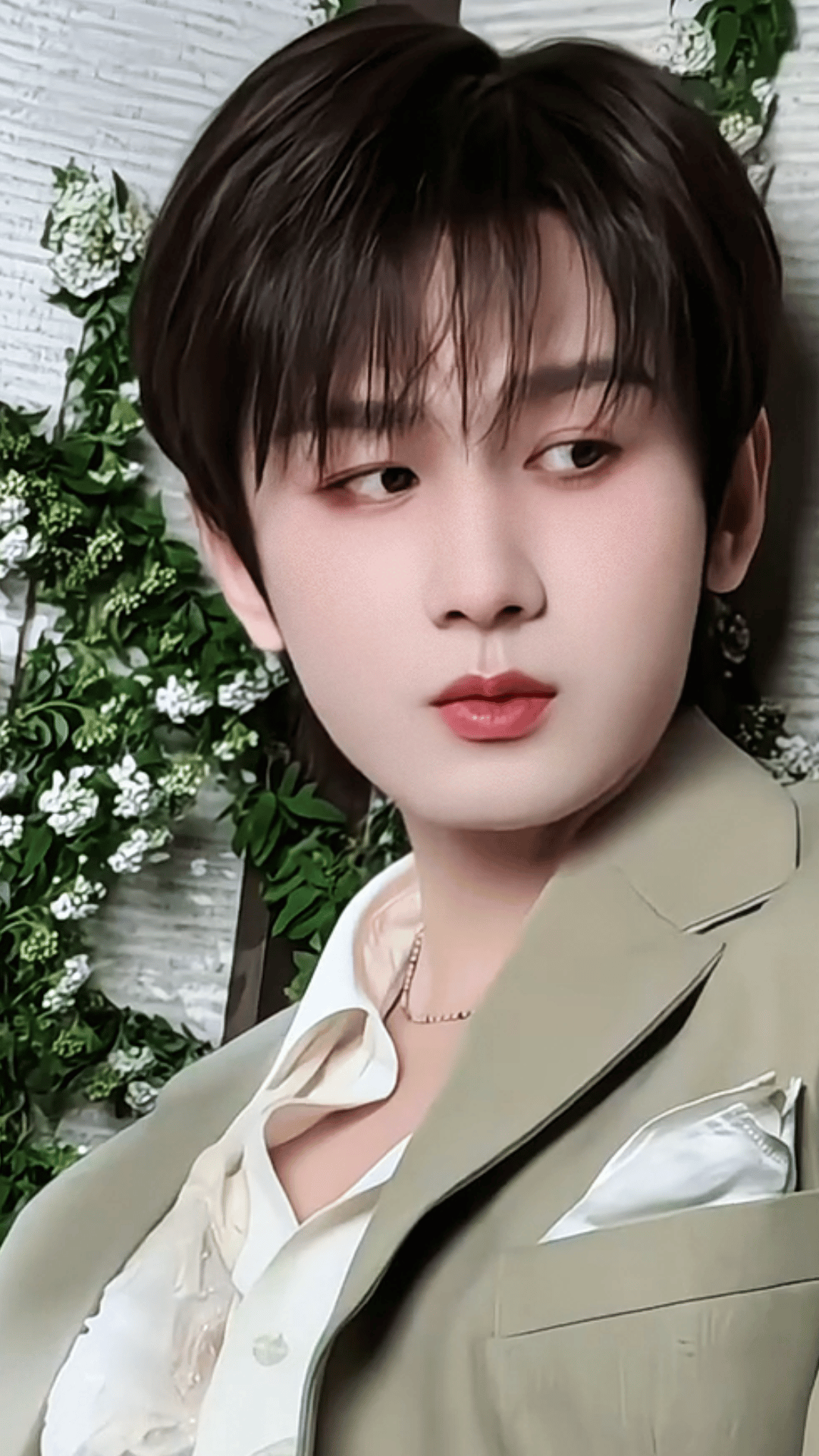 成毅春日少年妆纯欲天堂一双钩子迷人眼超A硬控这谁能顶得住呀