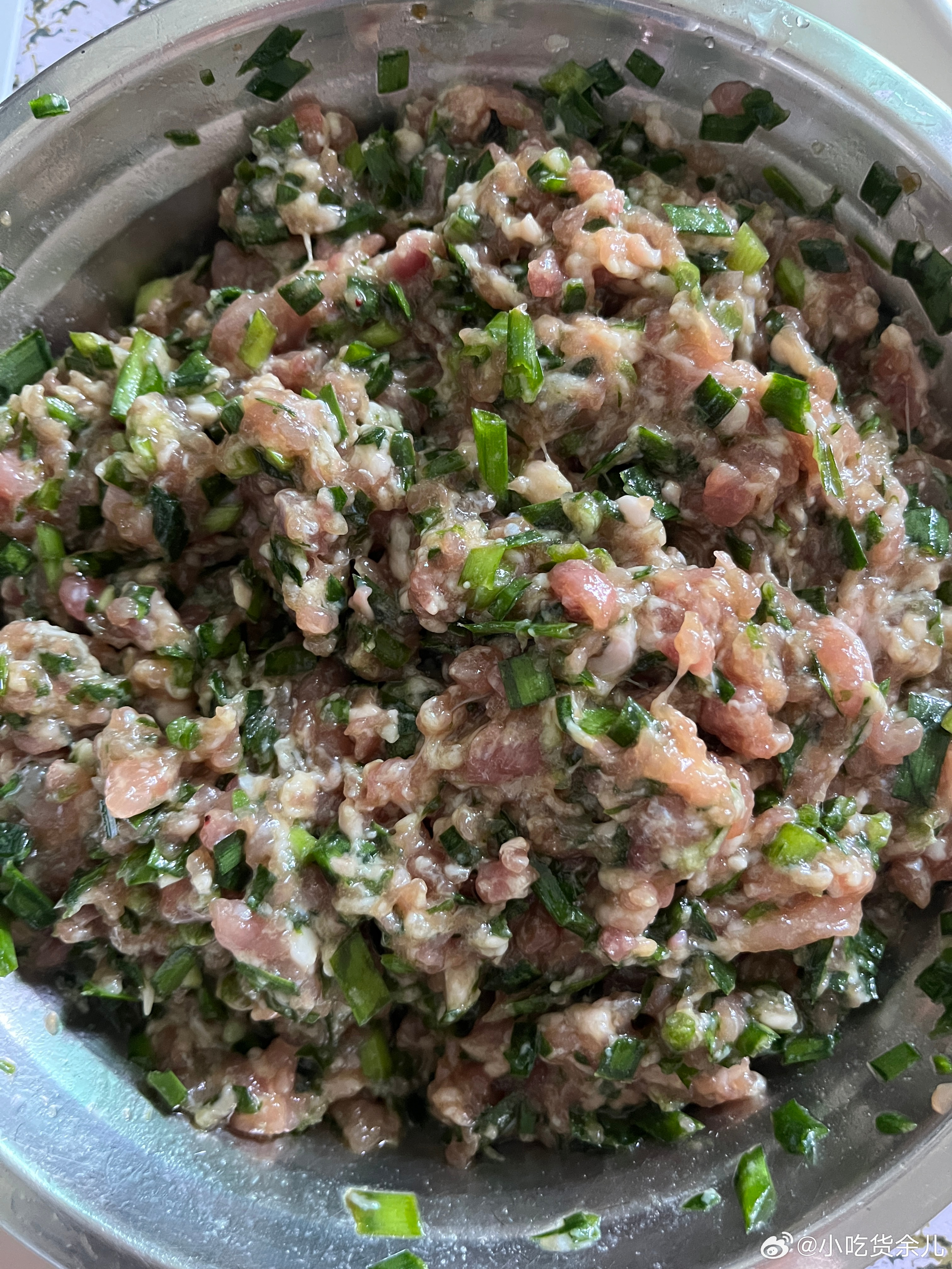 刚包好饺子，又要去接娃。买完菜回到家，细狗说要吃韭菜饺子，中午吃好减肥餐，又马不