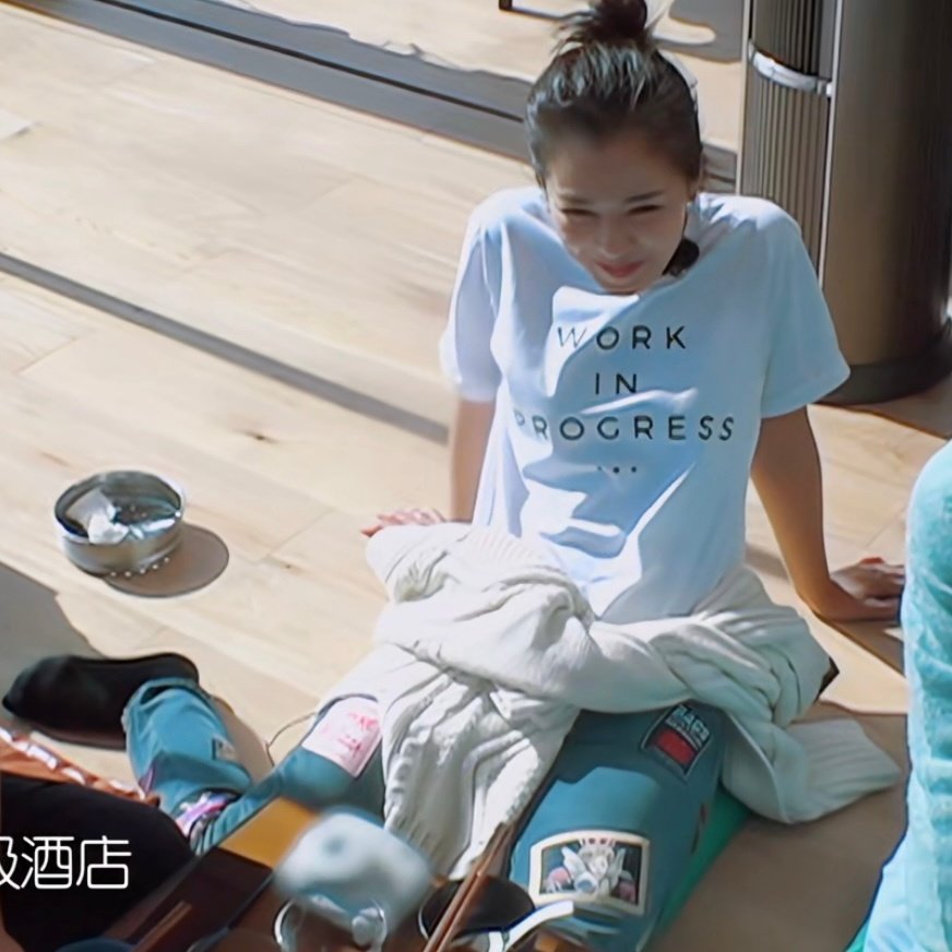 谁家小孩吃饭这样坐呢小刘涛​