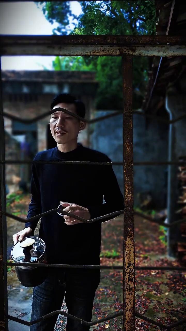 底层没有贵人，都是坑你的人，更不会有真诚。记住，越往上越真，你强的时候贵人最多。