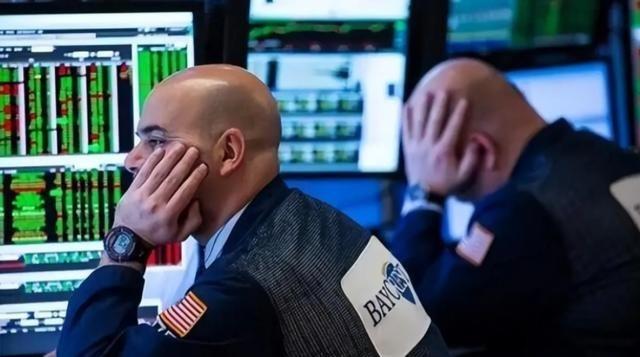 一旦中国今天清空7307亿美元美债，明天，我们自己的出口企业，就将接不到一张新订