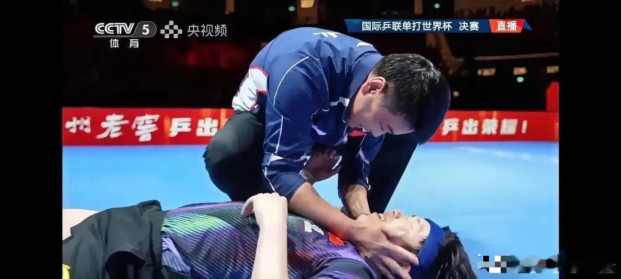 你敢相信吗？我老公，1米82的中年男人，在王楚钦夺冠躺地的那一刻，他居然泪流满面