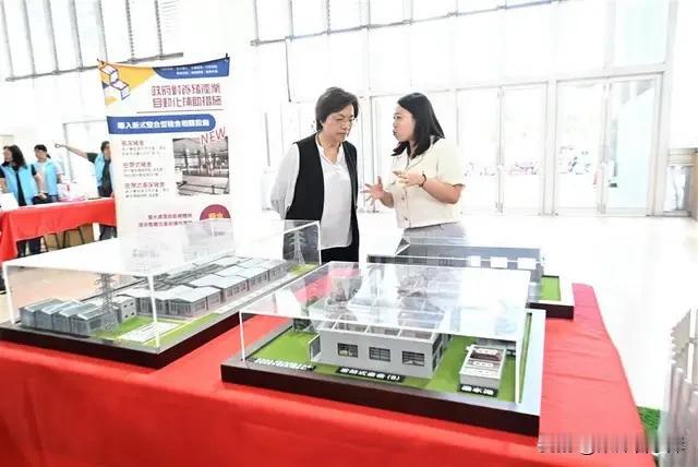 七夕彰化上演蓝绿对垒，郑、赖5天两度交锋，会场相距不足4公里今天是七夕，随着